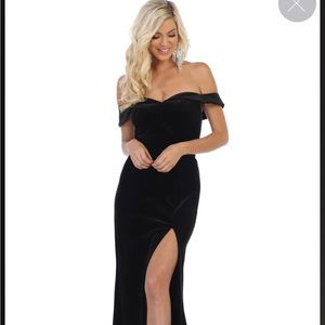 Royal Off Shoulder velvet size 10 vintage bodycon black gown jovani style